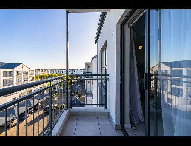 1 BEDROOM APARTMENT FOR SALE IN SANDOWN